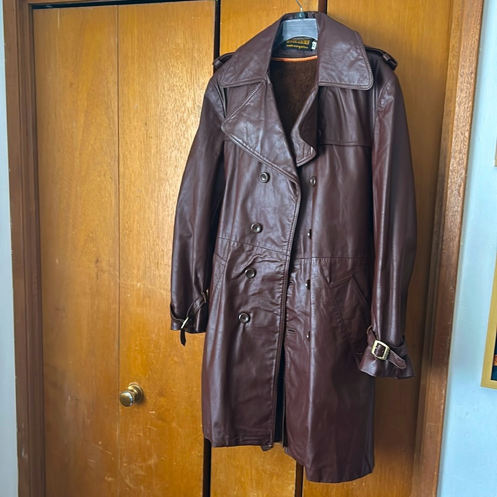 100% Genuine Leather Coat with Liner. Vintage leather coat